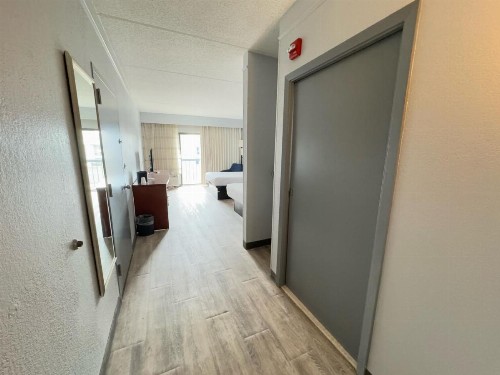 OYO Townhouse Dallas Love Field Airport - image 29