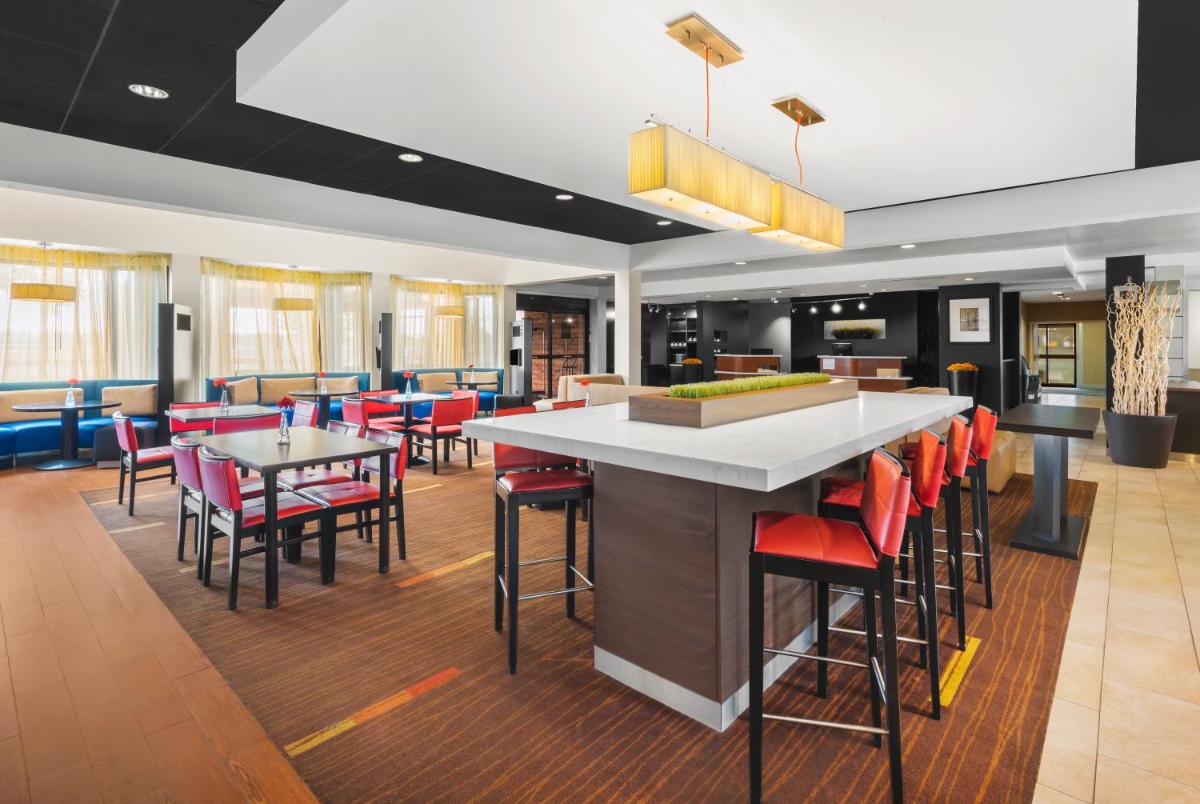 OYO Townhouse Dallas Love Field Airport - image 3