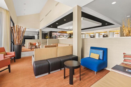 OYO Townhouse Dallas Love Field Airport - image 32