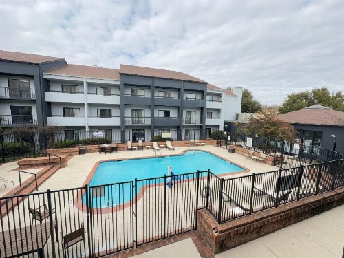 OYO Townhouse Dallas Love Field Airport - image 34