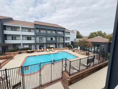 OYO Townhouse Dallas Love Field Airport - image 35