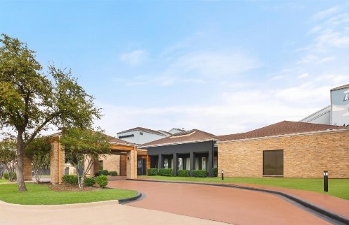 OYO Townhouse Dallas Love Field Airport - image 37
