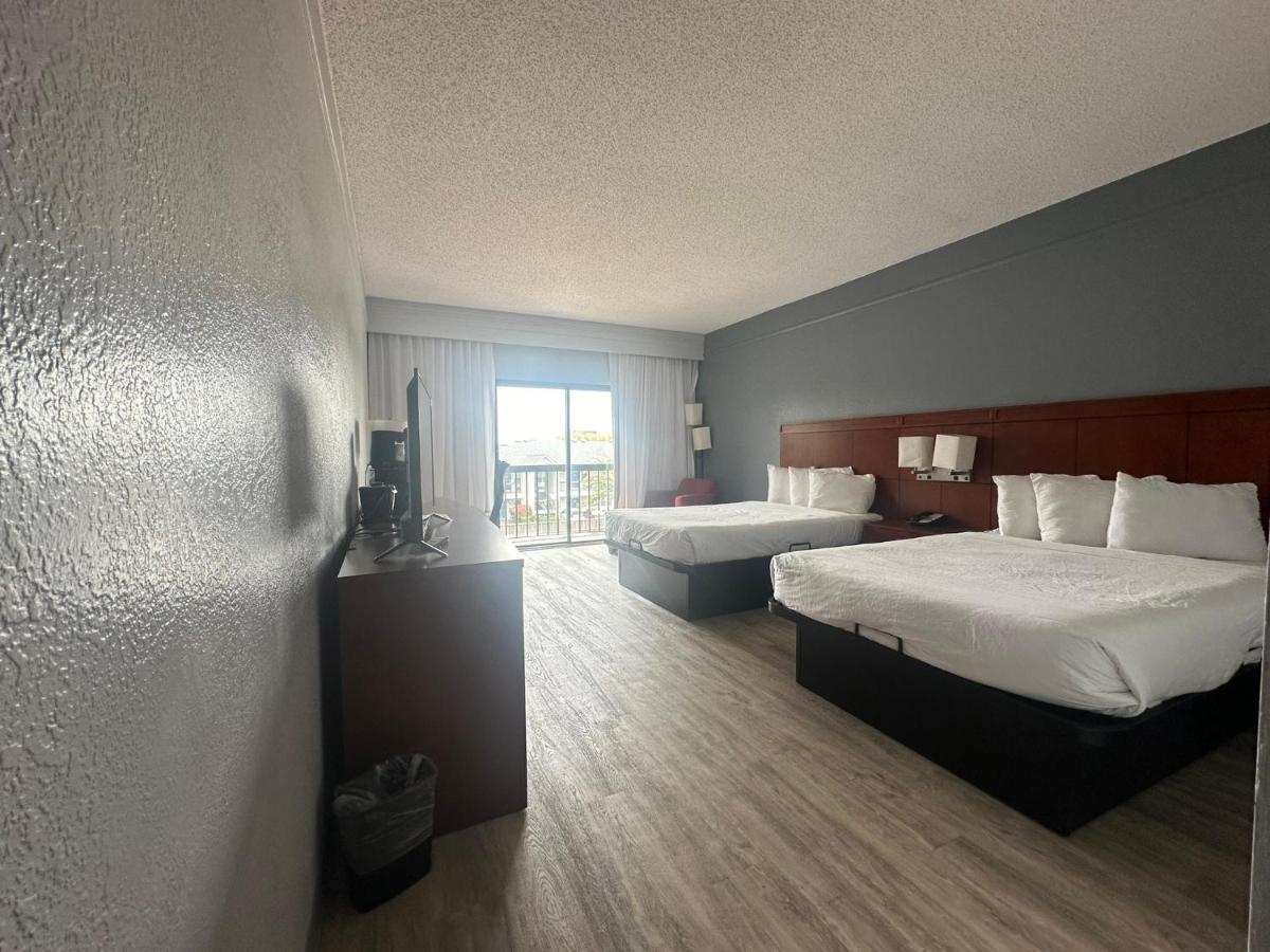 OYO Townhouse Dallas Love Field Airport - image 4