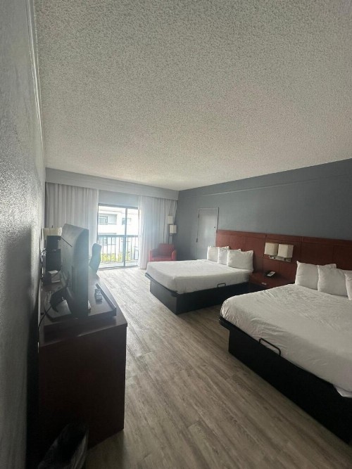 OYO Townhouse Dallas Love Field Airport - image 47