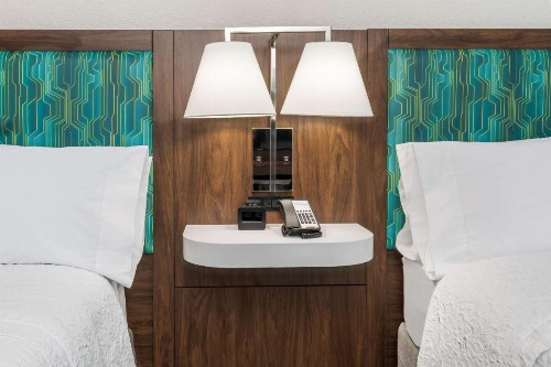 Hampton Inn & Suites Dallas I-30 Cockrell Hill TX - image 18