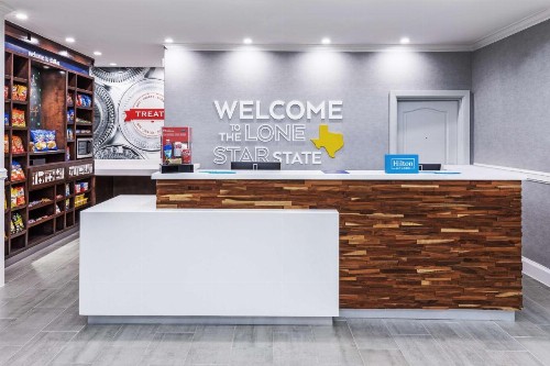 Hampton Inn & Suites Dallas I-30 Cockrell Hill TX - image 2