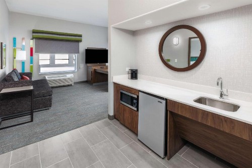 Hampton Inn & Suites Dallas I-30 Cockrell Hill TX - image 22