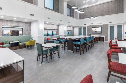 Hampton Inn & Suites Dallas I-30 Cockrell Hill TX - image 3