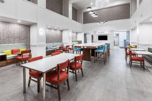 Hampton Inn & Suites Dallas I-30 Cockrell Hill TX - image 4