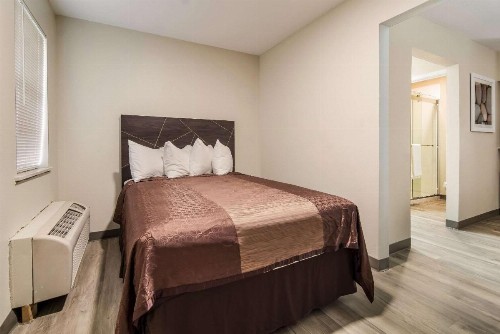 Quality Inn & Suites Dallas-Cityplace - image 10