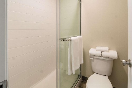 Quality Inn & Suites Dallas-Cityplace - image 11