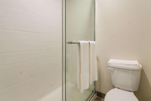Quality Inn & Suites Dallas-Cityplace - image 6