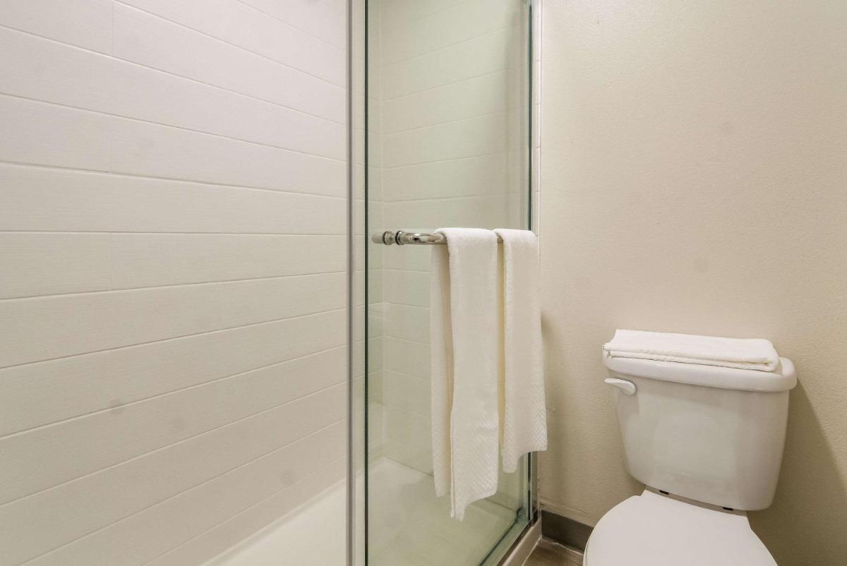 Quality Inn & Suites Dallas-Cityplace - image 6