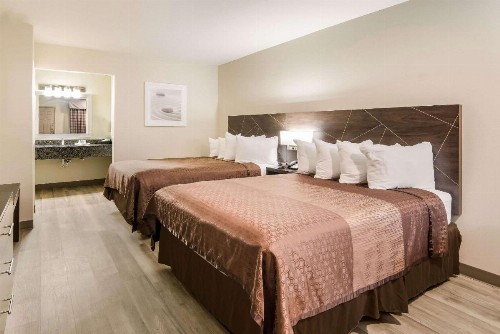 Quality Inn & Suites Dallas-Cityplace - image 9