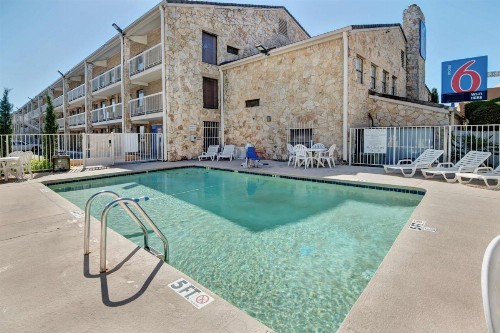 Motel 6-Dallas TX - Forest Lane - image 10