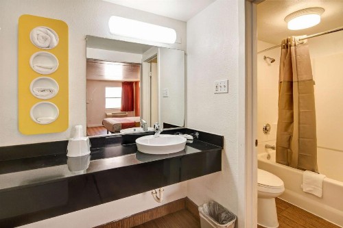 Motel 6-Dallas TX - Forest Lane - image 12