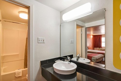 Motel 6-Dallas TX - Forest Lane - image 17