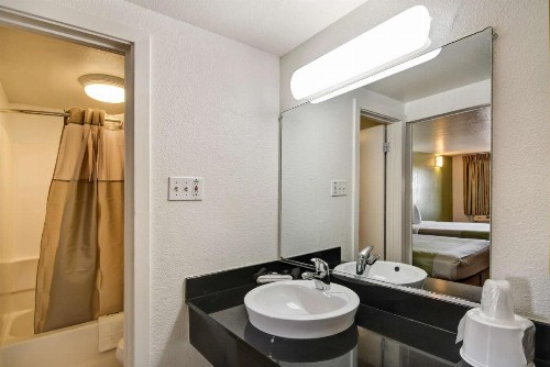 Motel 6-Dallas TX - Forest Lane - image 18