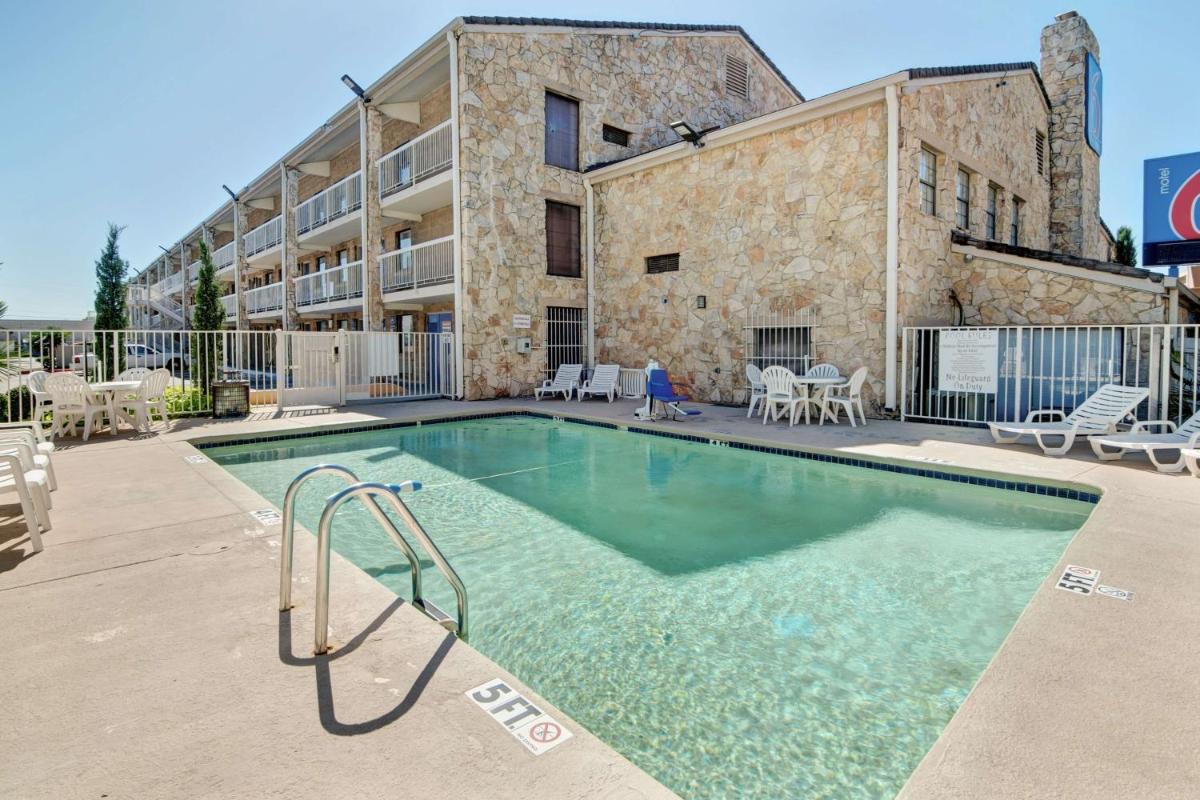Motel 6-Dallas TX - Forest Lane - image 2