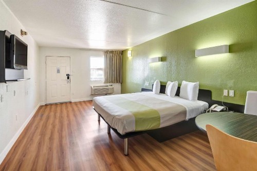 Motel 6-Dallas TX - Forest Lane - image 5