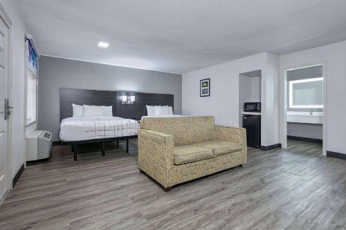 La Quinta Inn by Wyndham Dallas Uptown - image 11