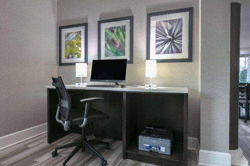La Quinta Inn by Wyndham Dallas Uptown - image 14