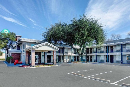 La Quinta Inn by Wyndham Dallas Uptown - image 17