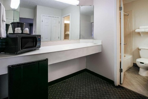 La Quinta Inn by Wyndham Dallas Uptown - image 23