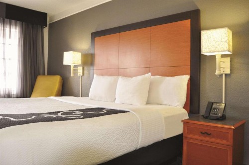 La Quinta Inn by Wyndham Dallas Uptown - image 25