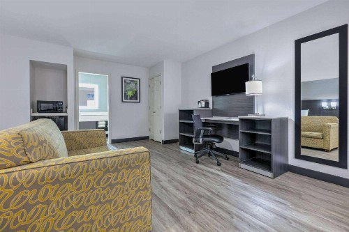 La Quinta Inn by Wyndham Dallas Uptown - image 29