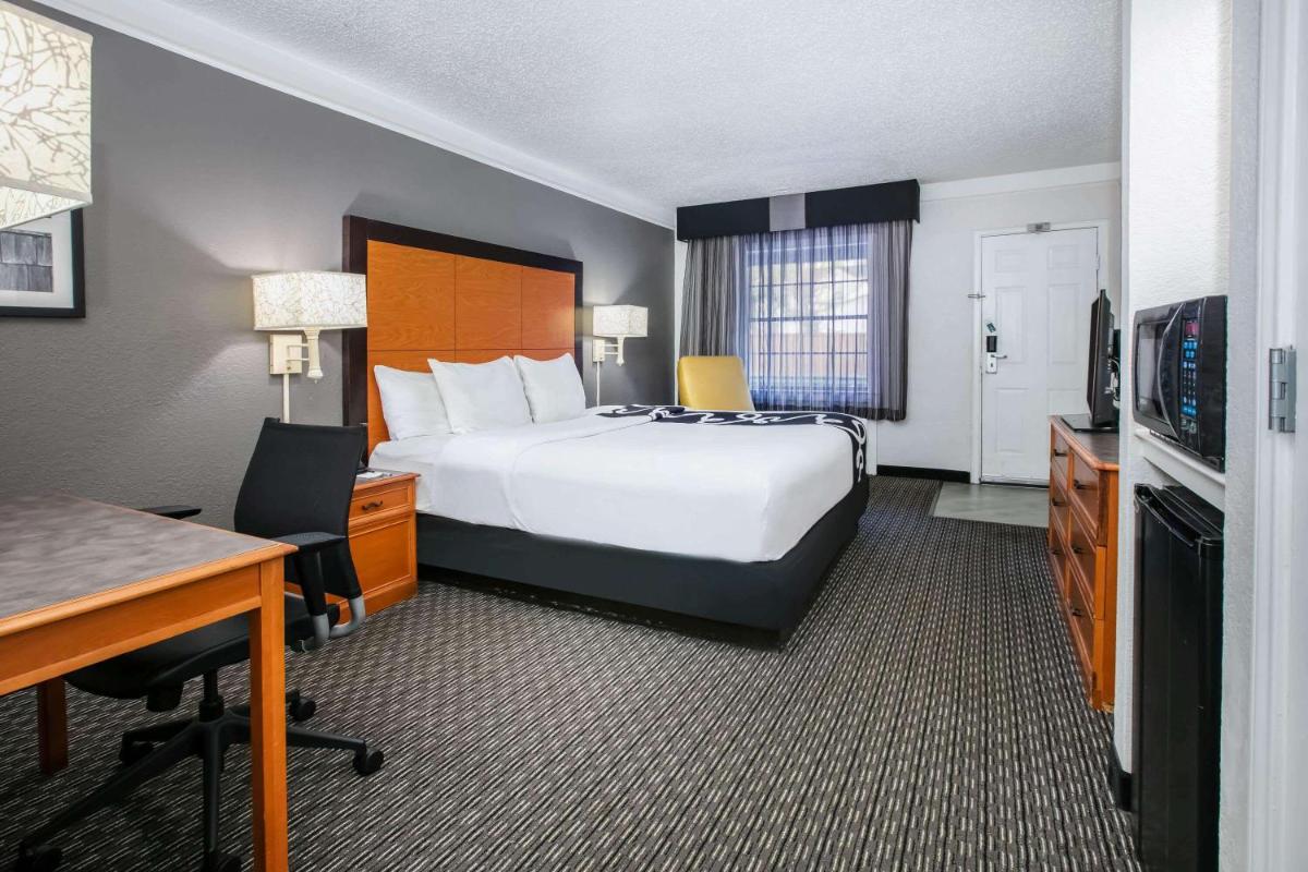 La Quinta Inn by Wyndham Dallas Uptown - image 3