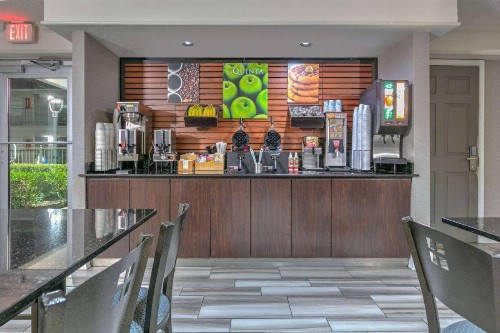 La Quinta Inn by Wyndham Dallas Uptown - image 30