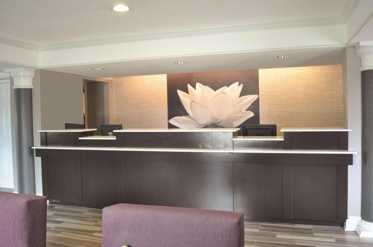 La Quinta Inn by Wyndham Dallas Uptown - image 4