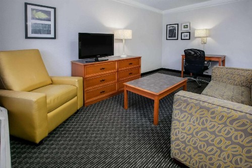 La Quinta Inn by Wyndham Dallas Uptown - image 42
