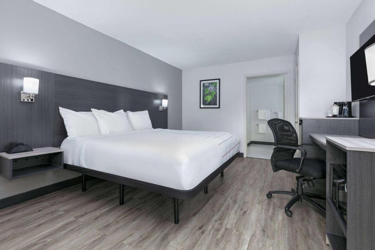 La Quinta Inn by Wyndham Dallas Uptown - image 5