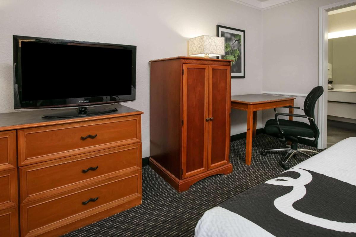 La Quinta Inn by Wyndham Dallas Uptown - image 6