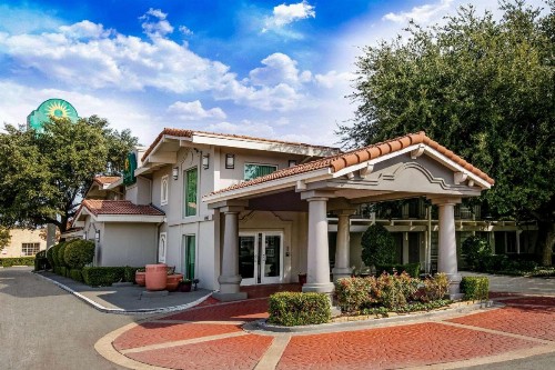 La Quinta Inn by Wyndham Dallas Uptown - image 9