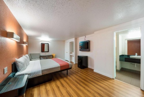 Motel 6-Dallas TX - Farmers Branch - image 13