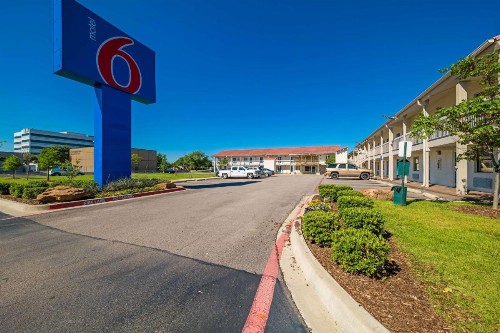 Motel 6-Dallas TX - Farmers Branch - image 16
