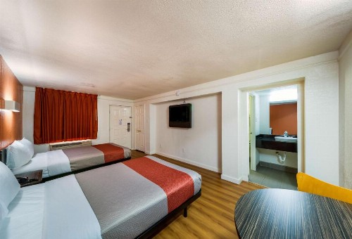 Motel 6-Dallas TX - Farmers Branch - image 17