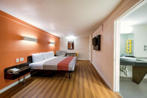 Motel 6-Dallas TX - Farmers Branch - image 18