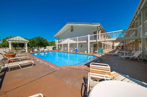 Motel 6-Dallas TX - Farmers Branch - image 19