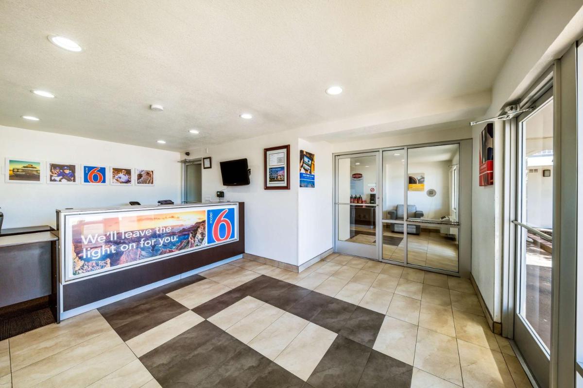 Motel 6-Dallas TX - Farmers Branch - image 2