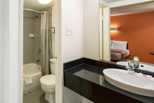 Motel 6-Dallas TX - Farmers Branch - image 20