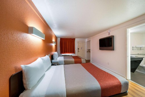 Motel 6-Dallas TX - Farmers Branch - image 23