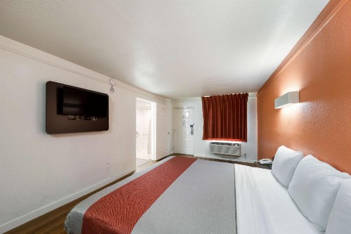 Motel 6-Dallas TX - Farmers Branch - image 6