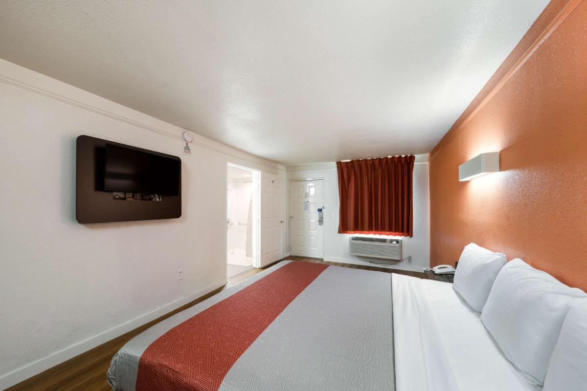 Motel 6-Dallas TX - Farmers Branch - image 6