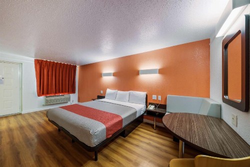 Motel 6-Dallas TX - Farmers Branch - image 7