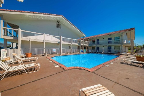 Motel 6-Dallas TX - Farmers Branch - image 9