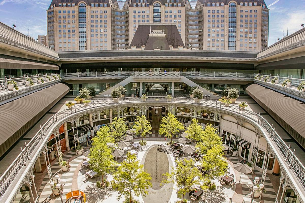 Hotel Crescent Court - image 2